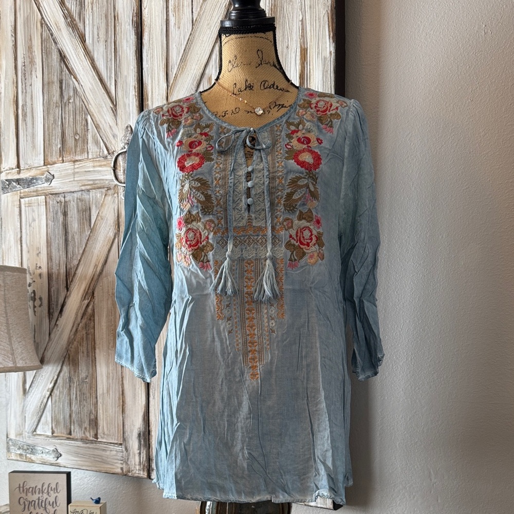 Floral Embroidered Women's Blouse